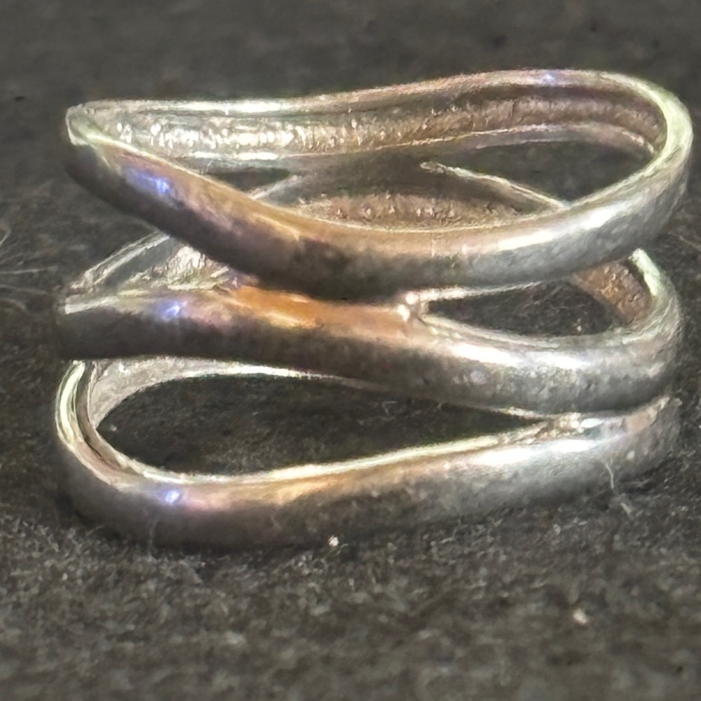 Elegant Sterling Silver/925 Wave Band/Ring Size 9